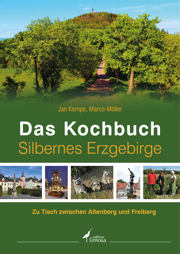 Titelbild eines Kochbuchs mit einem grünen Hügel und einer Treppe, auf der Menschen hinaufsteigen, sowie sechs kleinen Fotos darunter, die lokale Landschaften, Sehenswürdigkeiten, Tiere und Speisen aus dem Erzgebirge in Deutschland zeigen. Der Titeltext ist auf Deutsch verfasst und hebt Inspirationen aus lokalen Favoriten wie dem Gasthof Bärenfels und dem Naturhotel hervor.